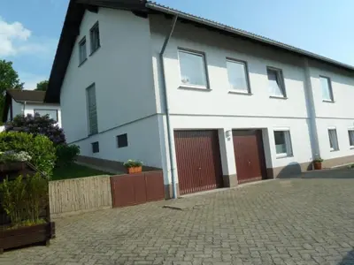 Das Gebäude in dem sich die Ferienwohnung befindet