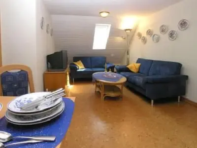 Ein Sitzbereich in der Unterkunft Apartment FEWO Flieder by Interhome