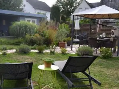 Ein Garten an der Unterkunft Apartment Schiefer Blick- Wohnung mit Terrasse und Balkon by Interhome