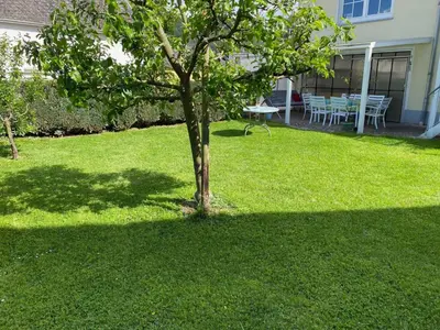 Ein Garten an der Unterkunft Holiday Home Auszeit Trittenheim by Interhome