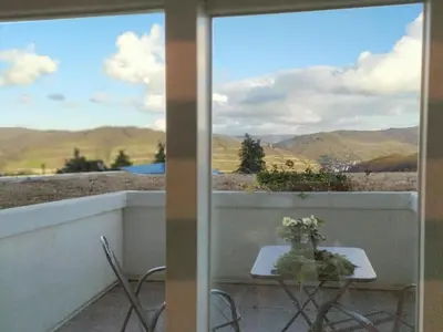 Ein allgemeiner Bergblick oder ein Berglick von der Ferienwohnung aus