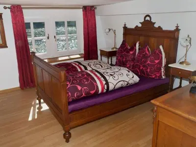 Ein Bett oder Betten in einem Zimmer der Unterkunft Apartment Altes Fährhaus anno 1 6 3 3 - Traumferienwohnung in exponierter Moselufer-Lage by Interhome
