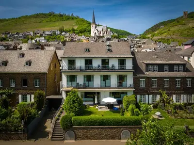 Ein allgemeiner Bergblick oder ein Berglick von des Privatzimmers aus