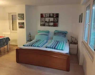 Ein Bett oder Betten in einem Zimmer der Unterkunft Pension Yachthafen, Nikolausufer 40