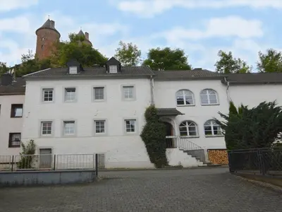 Das Gebäude in dem sich das Ferienhaus befindet