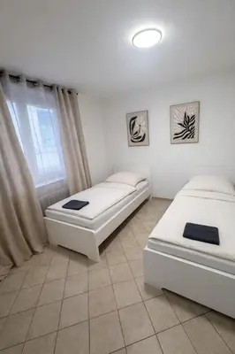 Ein Bett oder Betten in einem Zimmer der Unterkunft Ehrenbreitstein Apartment Perfect for Workers & Groups