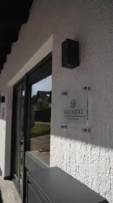 Ein Zertifikat, Auszeichnung, Logo oder anderes Dokument, das in der Unterkunft Ferienwohnung Sayntal - Blick auf Schloss Sayn ausgestellt ist