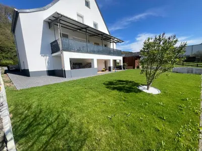 Ein Garten an der Unterkunft Ferienwohnung am Buttermarkt