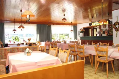 Ein Restaurant oder anderes Speiselokal in der Unterkunft Haus Sonnenschein