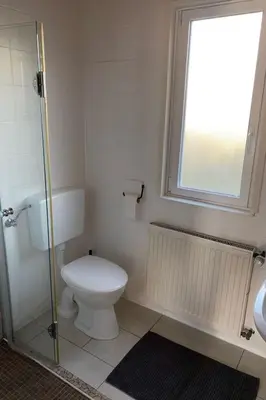 Ein Badezimmer in der Unterkunft Holiday Home in Meiserich mit Terrasse und Garten by Interhome