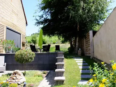 Ein Garten an der Unterkunft Apartment Alexandra by Interhome