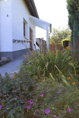 Ein Garten an der Unterkunft Apartment Appartement in Mastershausen mit Terrasse- Garten und Grill by Interhome