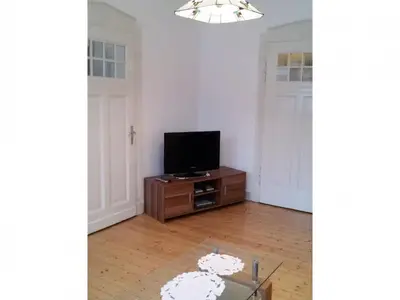 TV/Unterhaltungsangebot in der Unterkunft Apartment Wohnung in einem historischen Gebäude mit Balkon und Blick auf die Mosel by Interhome