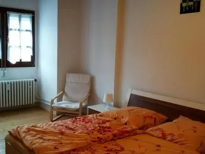 Ein Bett oder Betten in einem Zimmer der Unterkunft Apartment Wohnung in einem historischen Gebäude mit Balkon und Blick auf die Mosel by Interhome