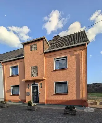 Das Gebäude in dem sich die Ferienwohnung befindet