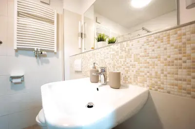Ein Badezimmer in der Unterkunft Modernes Apartment mit Balkon am Koblenz HBF