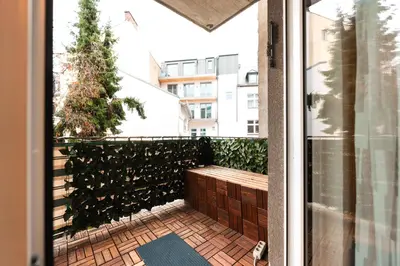Ein Balkon oder eine Terrasse in der Unterkunft Modernes Apartment mit Balkon am Koblenz HBF