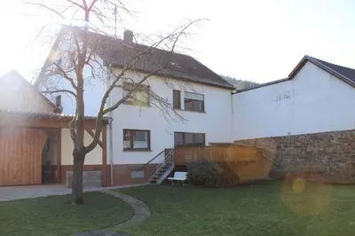 Das Gebäude in dem sich die Ferienwohnung befindet