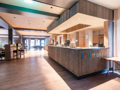 Ein Restaurant oder anderes Speiselokal in der Unterkunft Family home in Hambachtal Boutique Resort