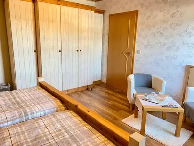 Ein Bett oder Betten in einem Zimmer der Unterkunft Zwei stilvolle Gästezimmer mit exklusivem Bad