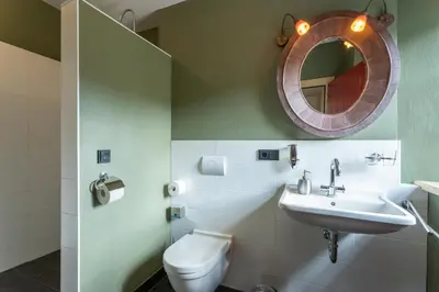 Ein Badezimmer in der Unterkunft Landhaus Waldeifel - 18 Personen