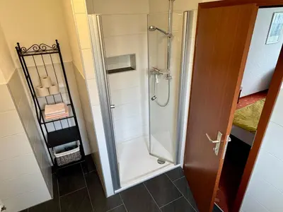 Ein Badezimmer in der Unterkunft Haus Edeltrud - Ferienwohnung Moselblick