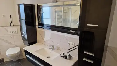Ein Badezimmer in der Unterkunft III Schöne Wohnung in Bingen mit phantastischem Blick auf die Nahe, Fewo für Monteure-C