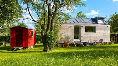 Ein Garten an der Unterkunft Tinyhouse Minimalus I - Outdoorküche und Nebeldusche