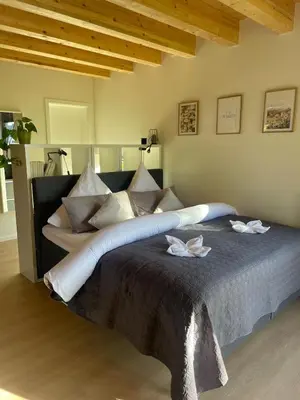 Ein Bett oder Betten in einem Zimmer der Unterkunft Gartenlodge im Grünen