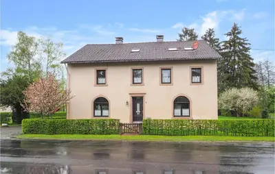 Das Gebäude in dem sich das Ferienhaus befindet