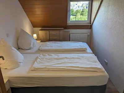 Ein Bett oder Betten in einem Zimmer der Unterkunft Ferienanlage - Am Moselufer
