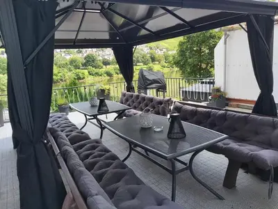 Ein Sitzbereich in der Unterkunft Ferienanlage - Am Moselufer