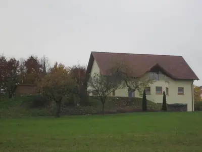 Das Gebäude in dem sich das Bed & Breakfast befindet