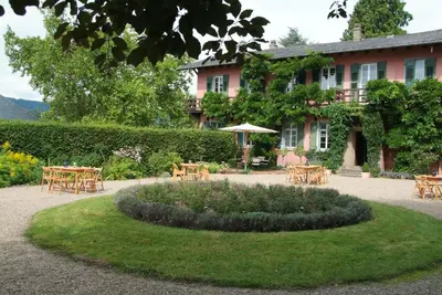 Ein Garten an der Unterkunft Landhaus Reverchon