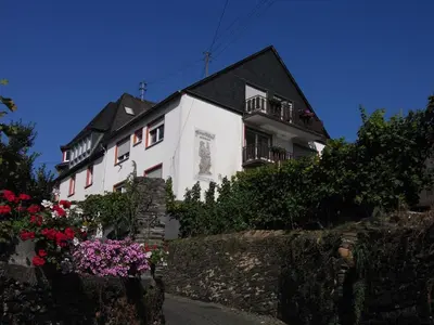 Das Gebäude in dem sich die Pension befindet