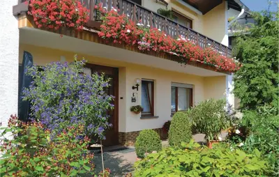Ein Garten an der Unterkunft Beautiful Apartment In Schönecken