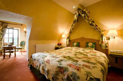 Ein Bett oder Betten in einem Zimmer der Unterkunft Hotel Burg Arras