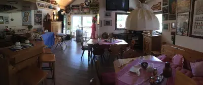 Ein Restaurant oder anderes Speiselokal in der Unterkunft The Place After the Race B&B