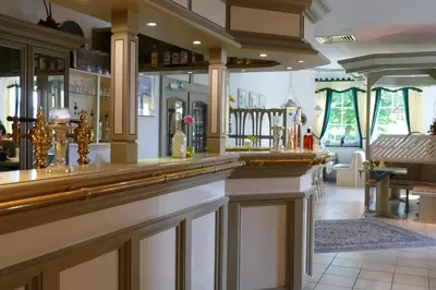 Lounge oder Bar in der Unterkunft Zenners Landhotel