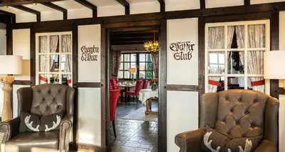 Ein Sitzbereich in der Unterkunft Victor's Seehotel Weingärtner Bostalsee