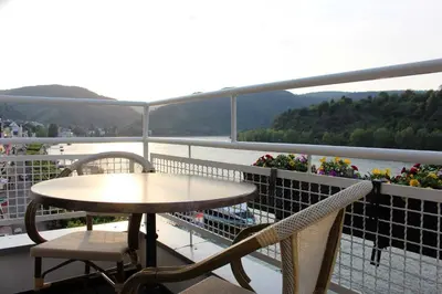 Ein allgemeiner Bergblick oder ein Berglick von des Hotels aus
