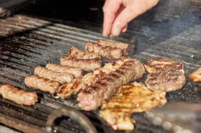 Ein für Gäste verfügbarer Grill in der Pension