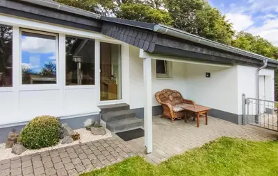 Das Gebäude in dem sich das Ferienhaus befindet
