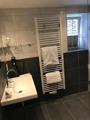 Ein Badezimmer in der Unterkunft Hotel Klapperburg