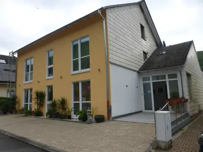 Das Gebäude in dem sich die Ferienwohnung befindet