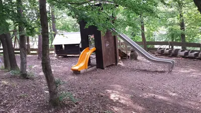 Ein Kinderspielbereich in der Unterkunft Ferienwohnung Holunderweg