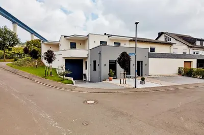 Das Gebäude in dem sich das Bed & Breakfast befindet