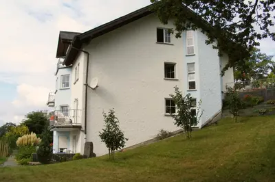 Das Gebäude in dem sich die Pension befindet