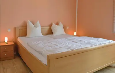 Ein Bett oder Betten in einem Zimmer der Unterkunft Amazing Home In Gerolstein With Kitchen