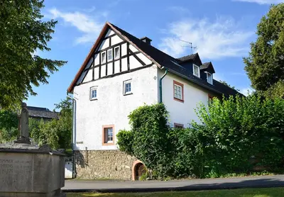 Das Gebäude in dem sich die Ferienwohnung befindet